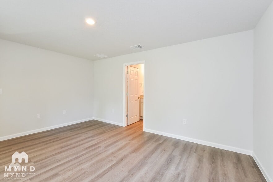 Building Photo - 19 Birchview Pl