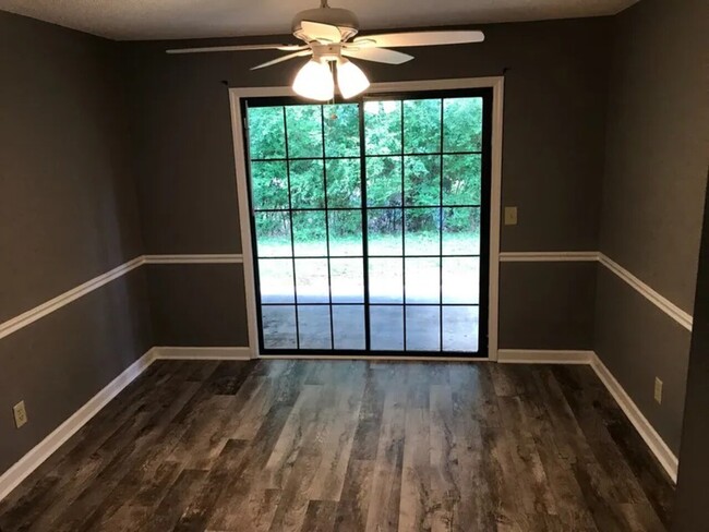 Building Photo - Briarwood Apartments