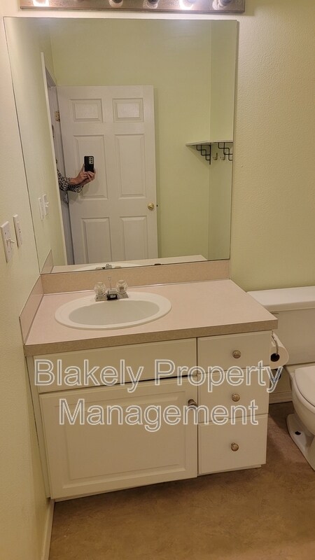 Building Photo - 917 W Greenhead St