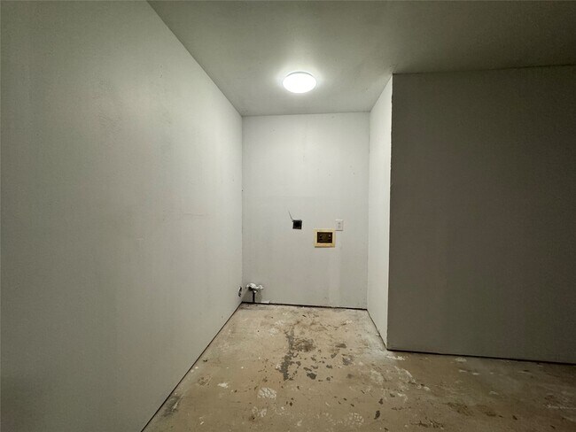 Building Photo - 4006 Hunnington Dr