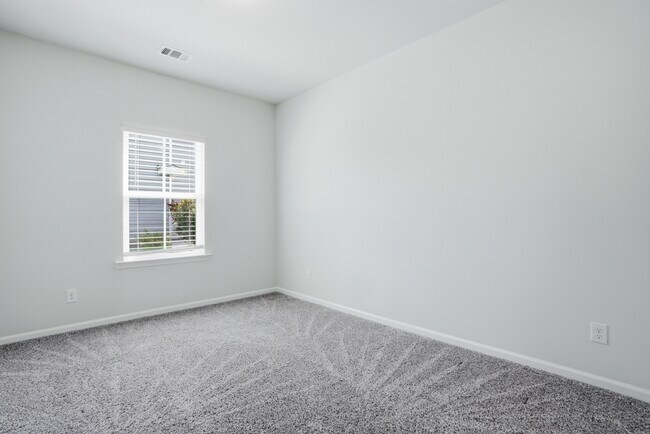 Building Photo - Vale Loop