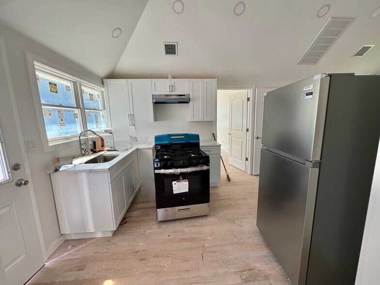 Kitchen - 98 Steamboat Rd
