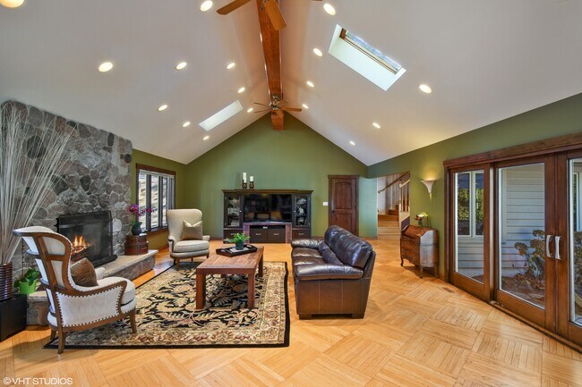 Primary Photo - 238 Biltmore Dr