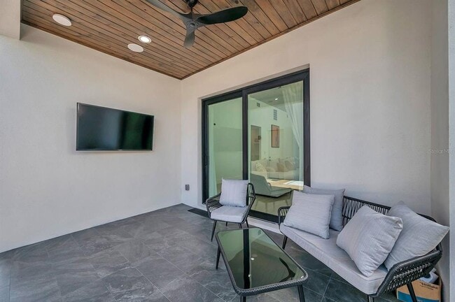 Building Photo - 2220 2nd Ave N