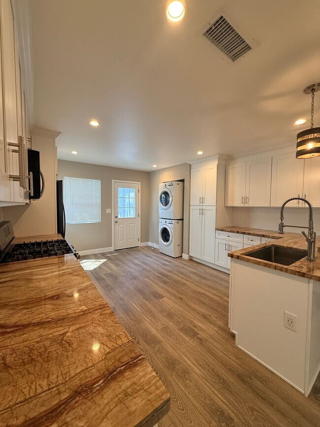 Building Photo - 874-876 North Orange St