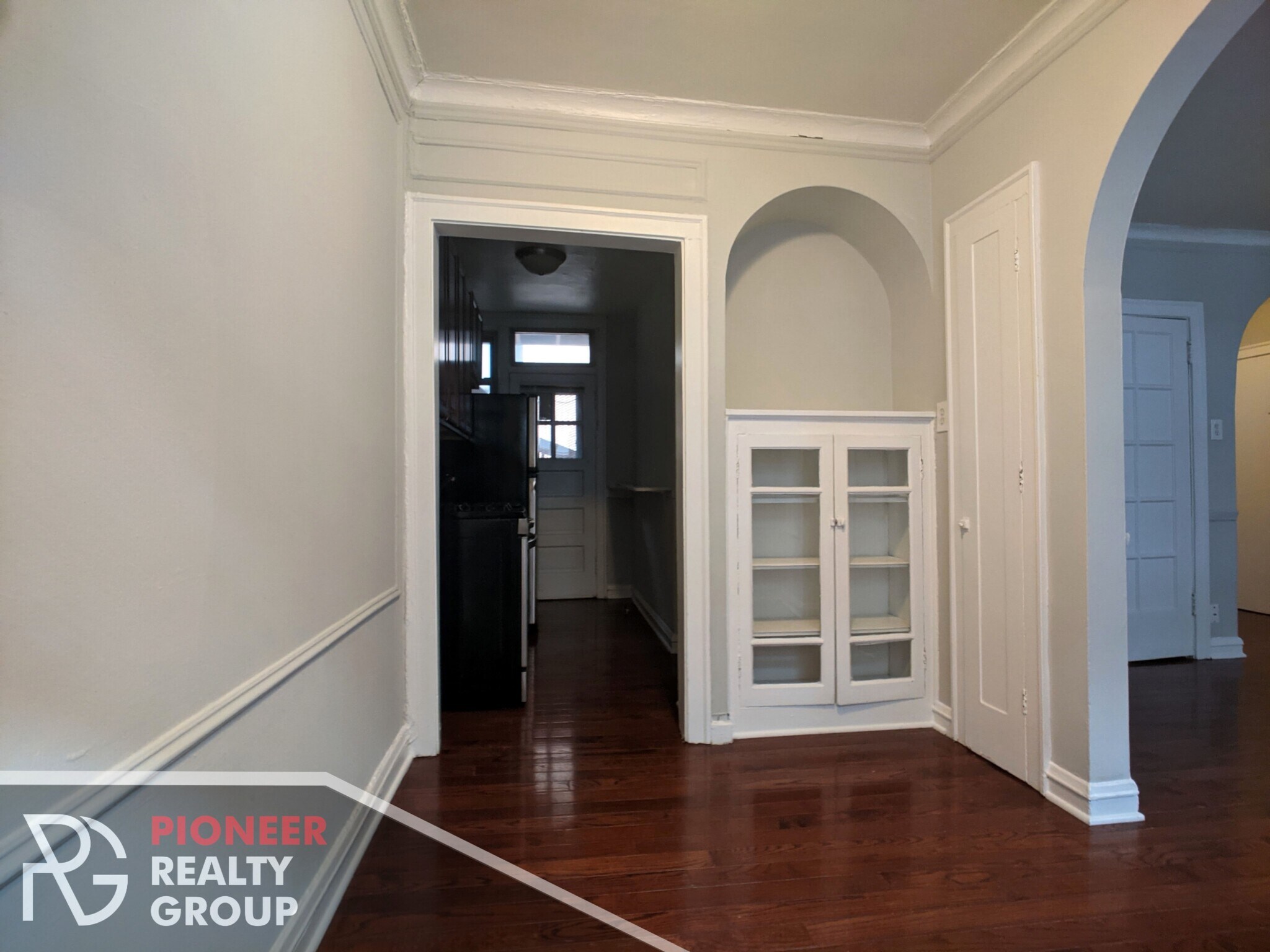 Building Photo - 546 W Surf St