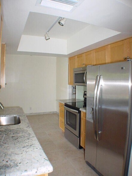 Primary Photo - 590 NE Wavecrest Way
