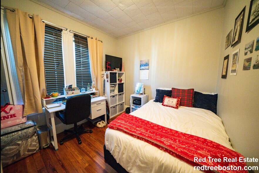 Building Photo - 35 Calumet St