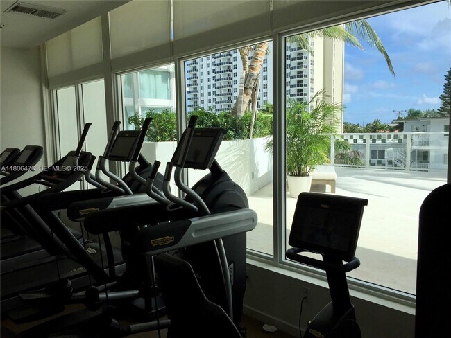 Building Photo - 401 N Birch Rd