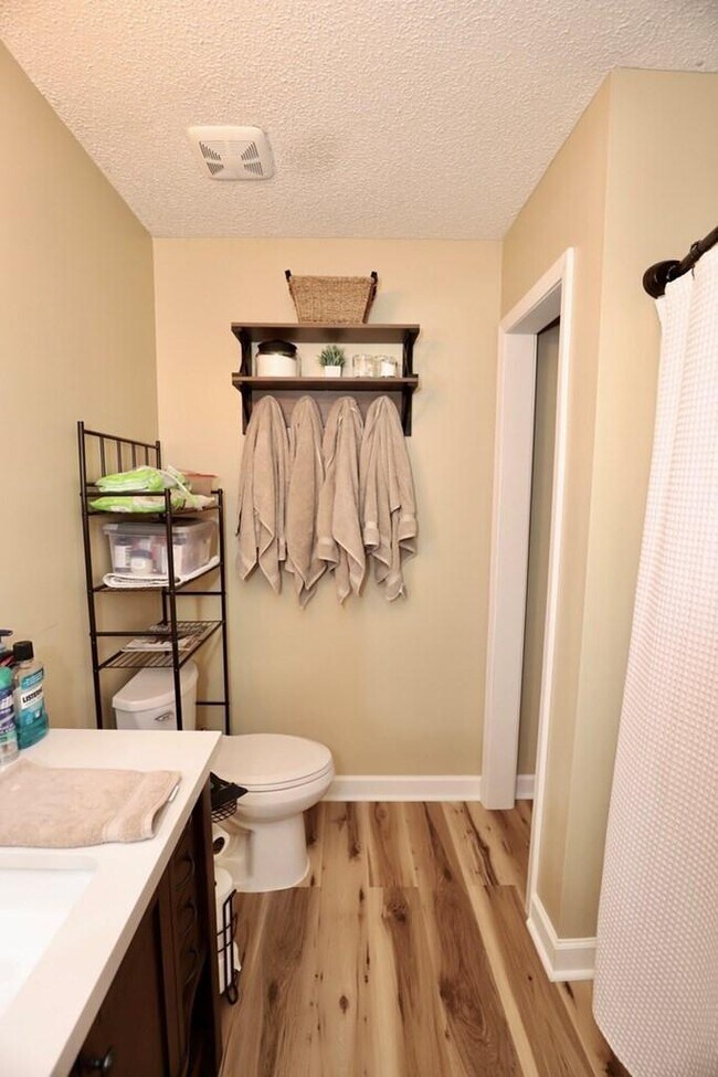 Building Photo - 2415 Edmunds Dr