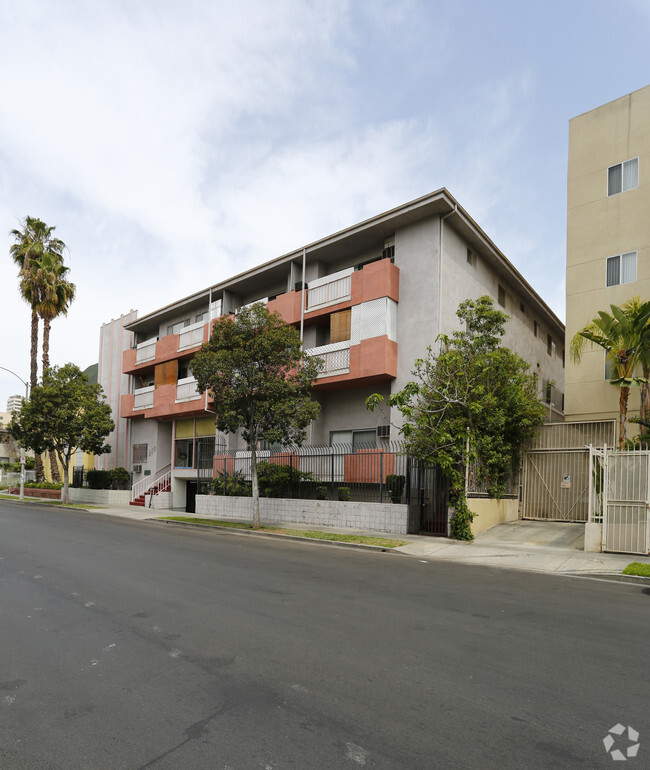 Building Photo - 860 S Kingsley Dr