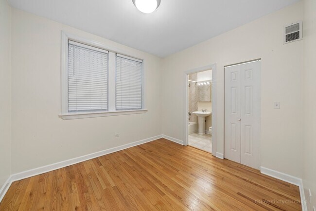 Building Photo - 2124 N Hudson Ave