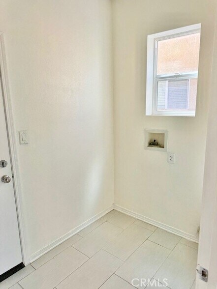 Building Photo - 1562 Cheshire Dr