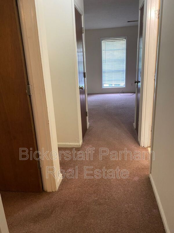 Building Photo - 935 Pembrook Dr