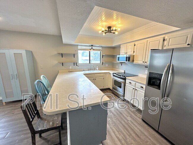 Building Photo - 460 S Main St