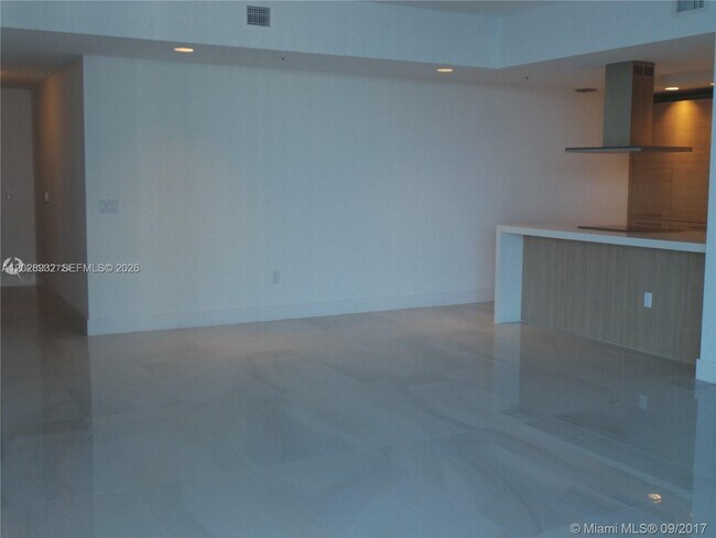Building Photo - 17111 Biscayne Blvd