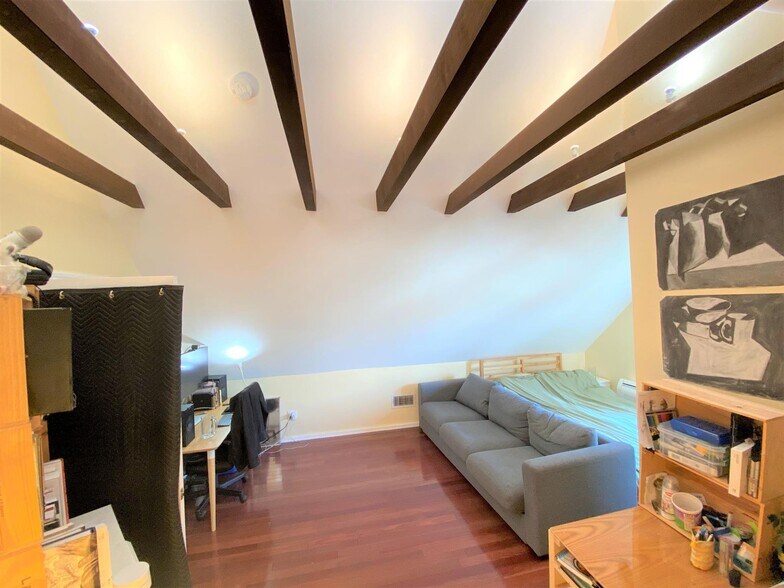 Building Photo - 381 Highland Ave