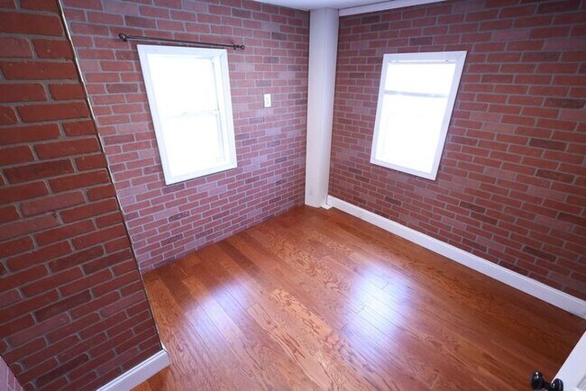 Building Photo - 885 Brown St