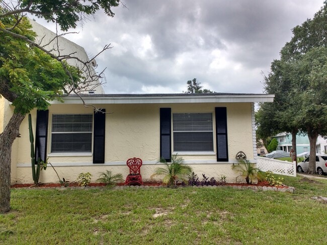 Building Photo - 2079 Santiago Way N