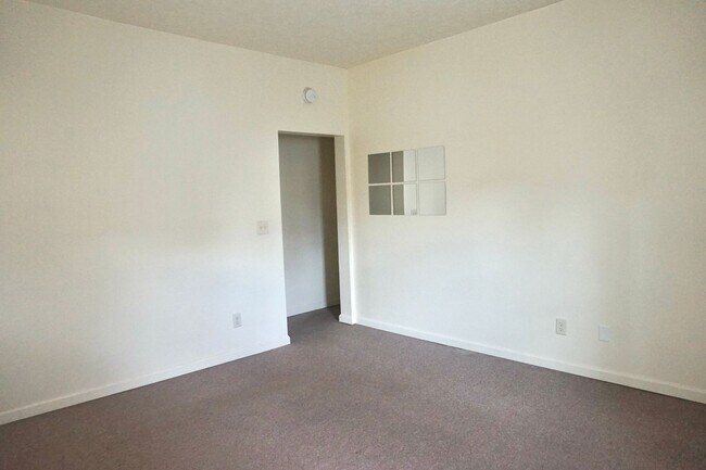 Building Photo - 39 Lehman St