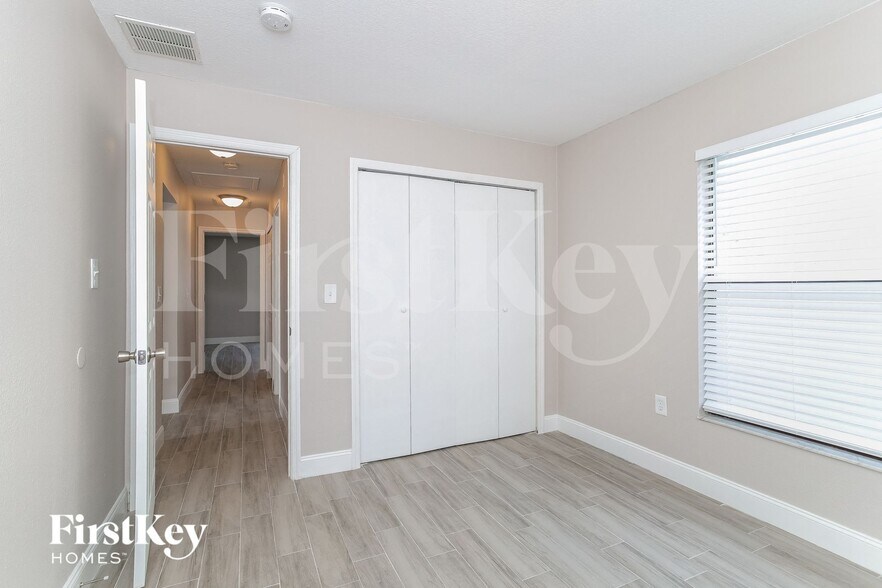 Building Photo - 1013 Dartmoor Pl