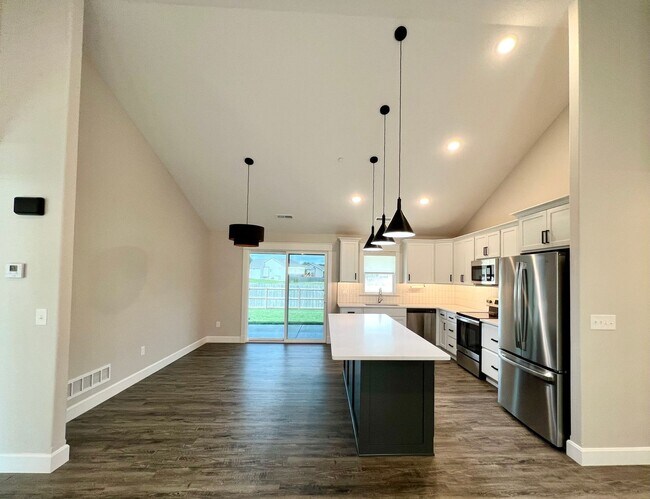 Building Photo - Modern Single-Family Home in Scenic Meadows Neighborhood
