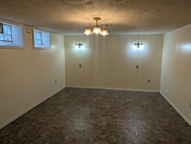 Building Photo - 13570 Cedar Rd