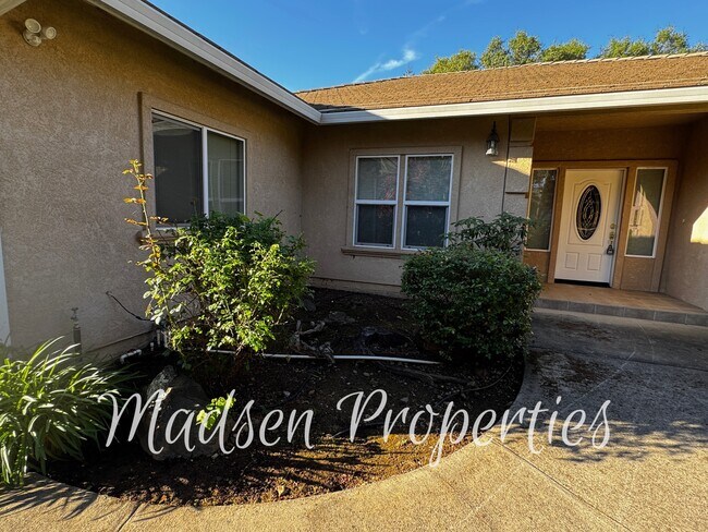 Building Photo - 121 Hart Ln