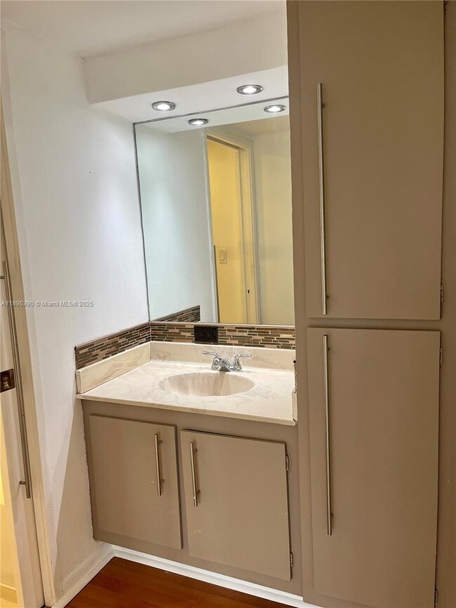 Building Photo - 16919 N Bay Rd