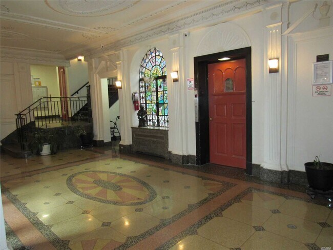 Building Photo - 111-45 76th Dr