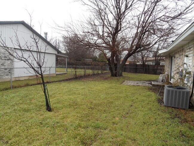 Building Photo - ~ Gorgeous 3 Bedroom 2 Bathroom Home ** La...