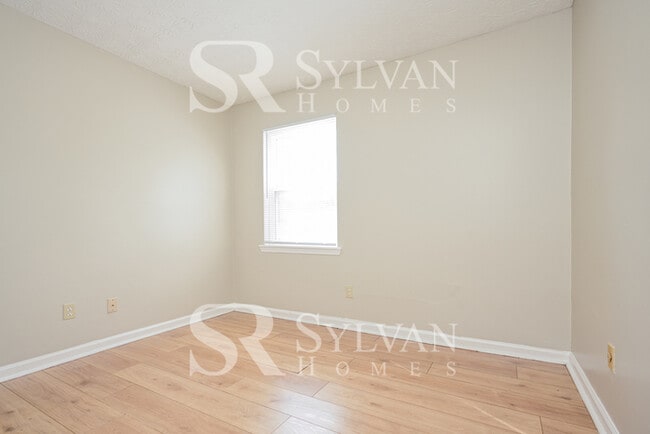 Building Photo - The living is easy in this 3 bedroom, 2 bathroom home