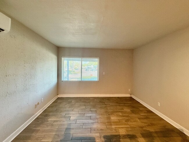 Building Photo - ADORABLE 2 BED WINTER PARK RENTAL HOME