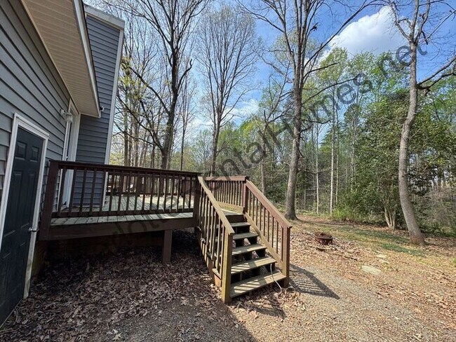 Building Photo - House in Mint Hill with deck out back