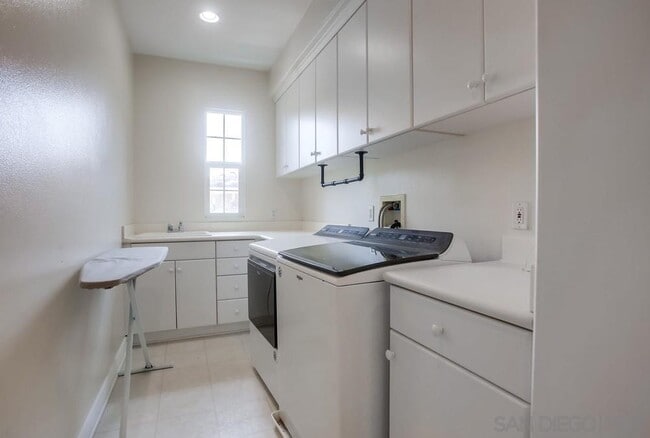 Building Photo - 6452 Paseo Cerro