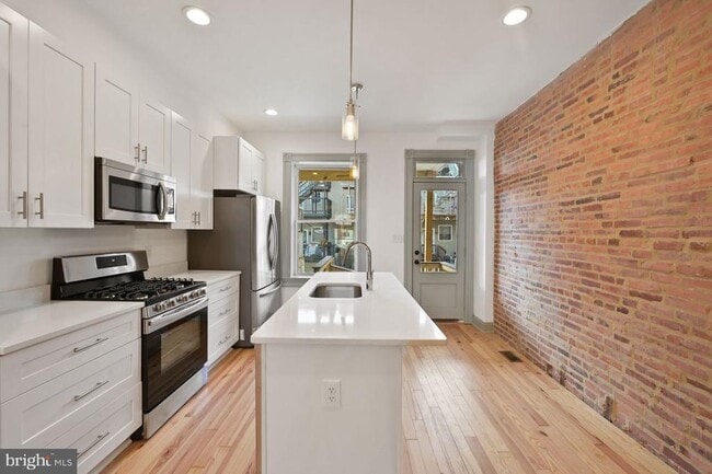 Building Photo - 740 S Linwood Ave