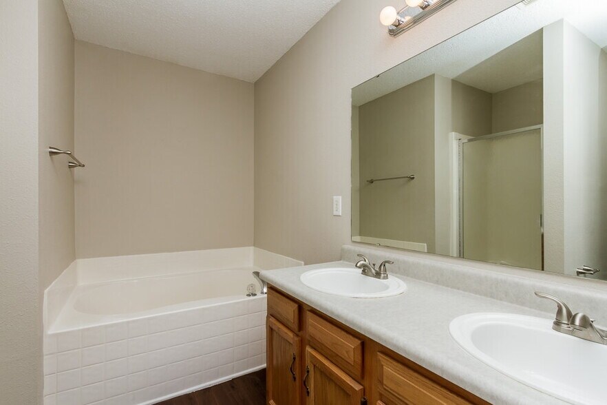 Building Photo - 15469 Fawn Meadow Dr