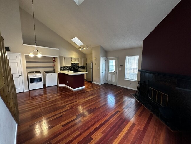 Building Photo - Available Now! "Charming 2bd/1ba with Fireplace & Hardwood Floors in Westminster Oasis!"