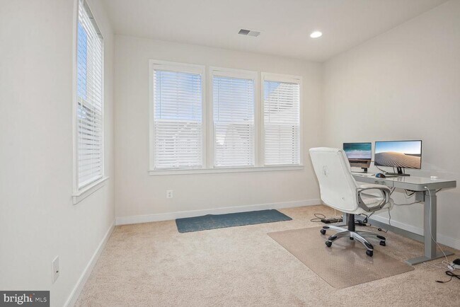 Building Photo - 25495 Woodbine Farm Dr