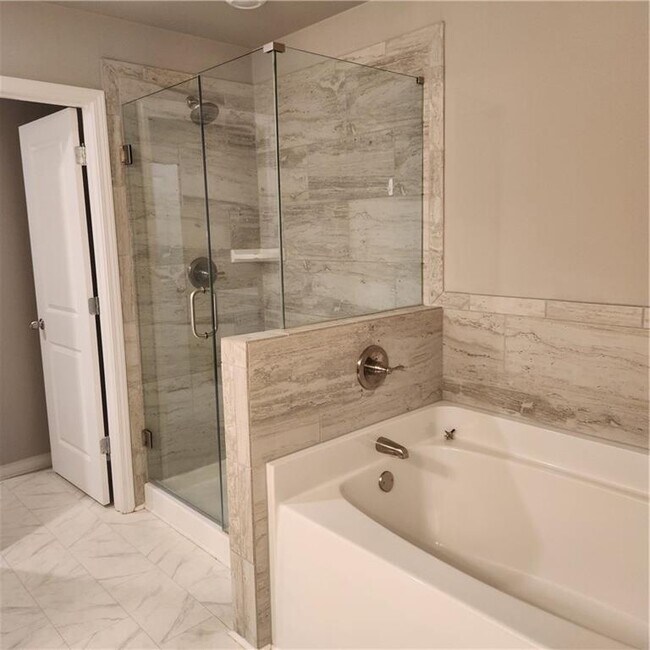 Building Photo - 5056 Silver Fox Trl