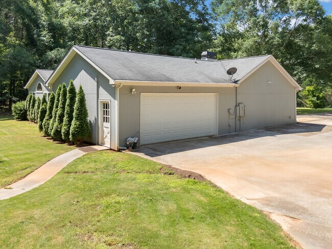 Building Photo - 5325 Union Church Rd