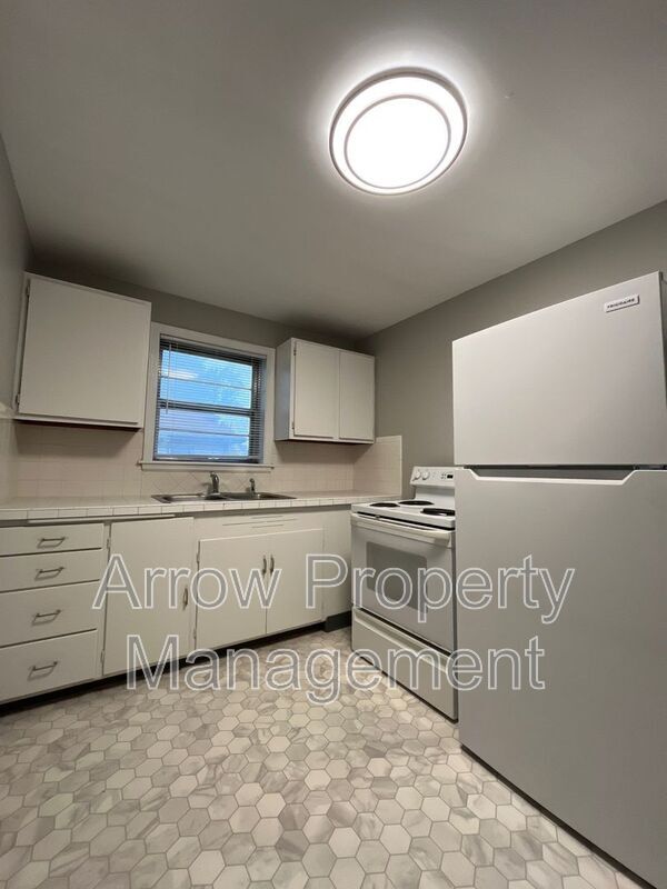 Building Photo - 1515 S 11th St