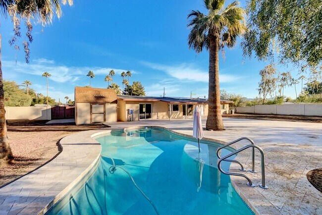 Building Photo - 6301 E Sweetwater Ave