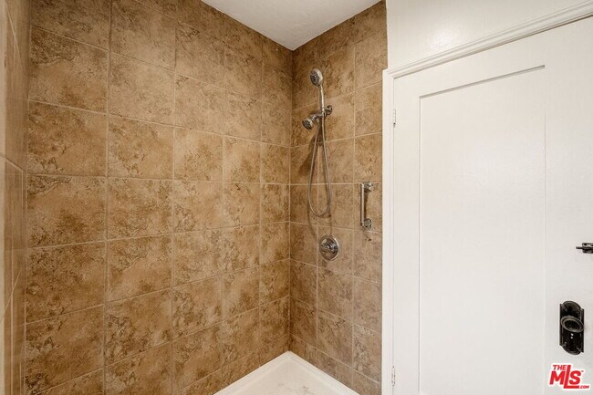 Building Photo - 1320 Eagle Vista Dr