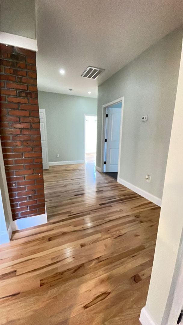 Building Photo - Rare Opportunity on nearly 3 acres!