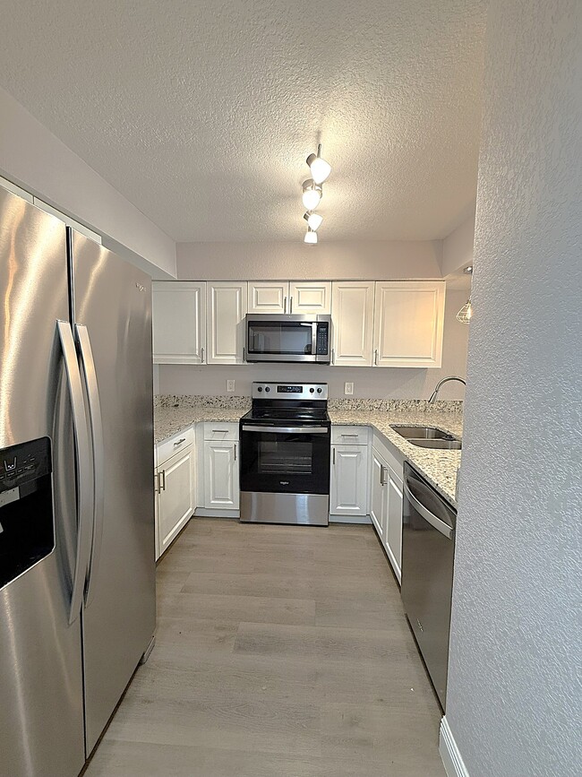 Building Photo - 157 Scottsdale Square