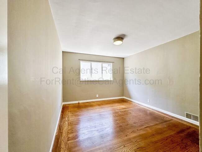 Building Photo - 7019 Outlook Ave