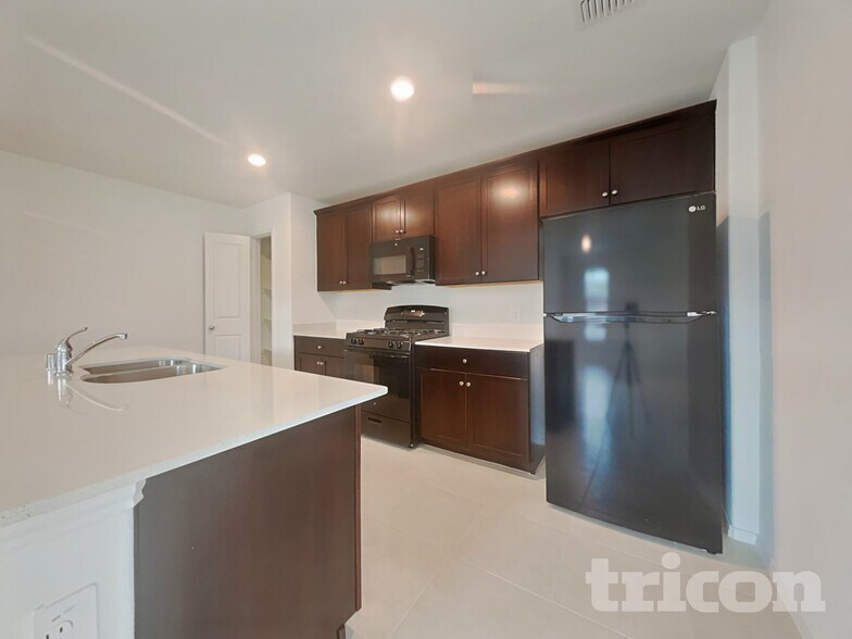 Building Photo - 700 Odlozil Ln