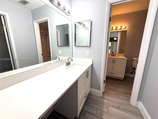 Building Photo - 802 Constitution Dr