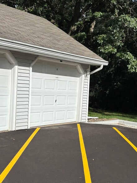 1 Car garage - 3563 Blue Jay Way